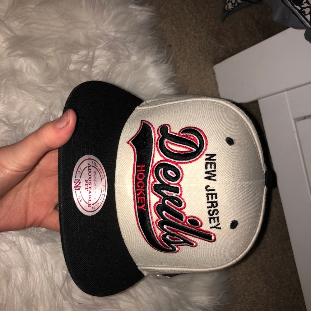 SOLD 🌹 new jersey devils snapback mitchell & ness